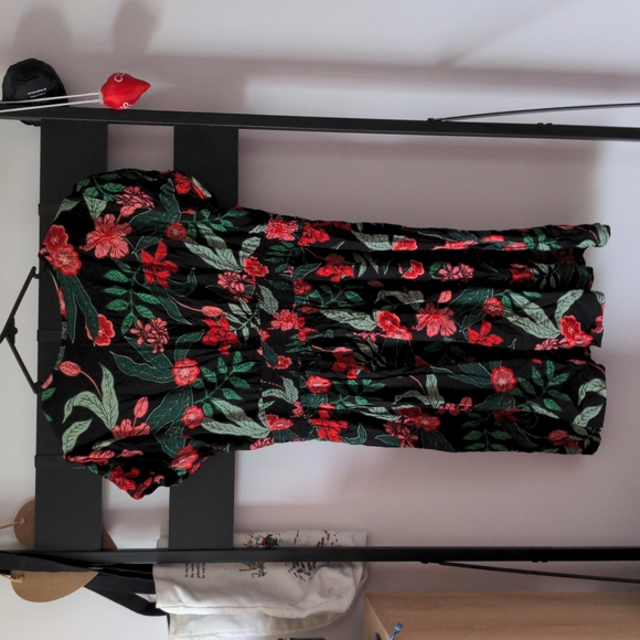 Beautiful Tree of Life dress in black and red floral size AU XL - Picture 4 of 4